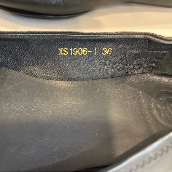 Tory Burch Reva Ballet Flats Black Leather Logo Medallion Size 36 - Picture 3 of 7